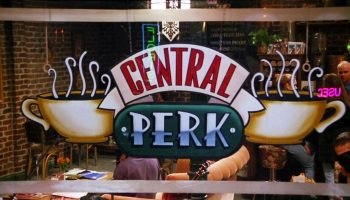 Warner Bros, FRIENDS, Central Perk, Peter van Roden, Tom Colicchio