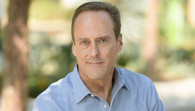 Rafa Macias, Universal